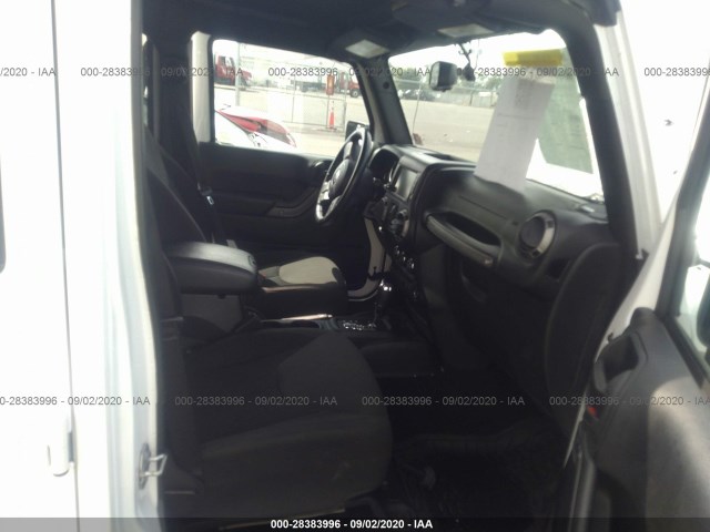 Photo 4 VIN: 1C4BJWDG5HL667012 - JEEP WRANGLER UNLIMITED 