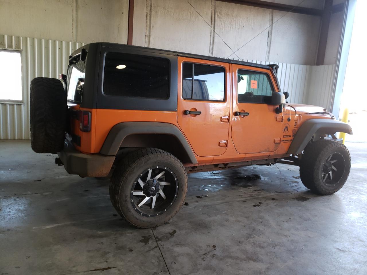 Photo 2 VIN: 1C4BJWDG6DL568256 - JEEP WRANGLER 