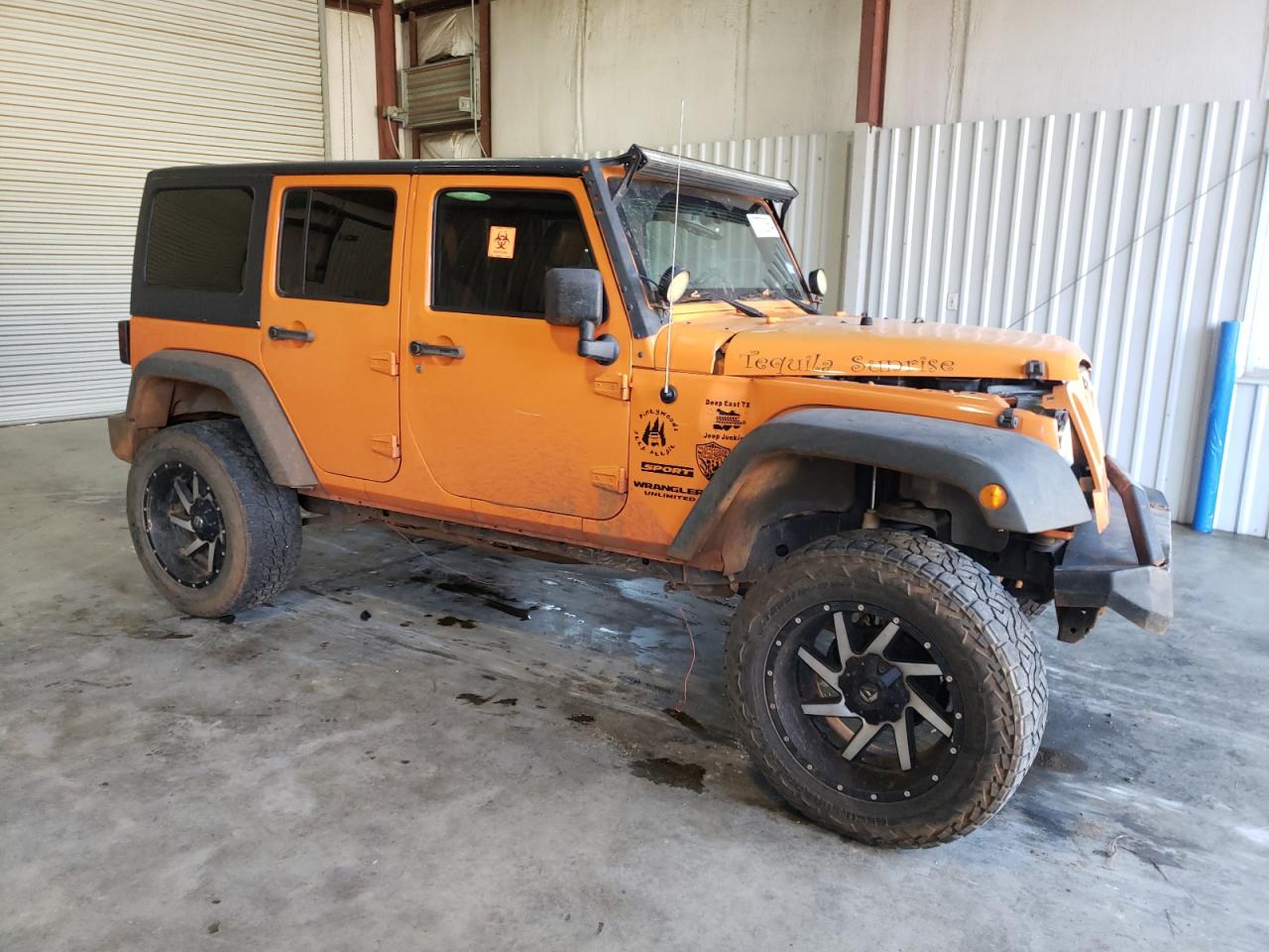 Photo 3 VIN: 1C4BJWDG6DL568256 - JEEP WRANGLER 