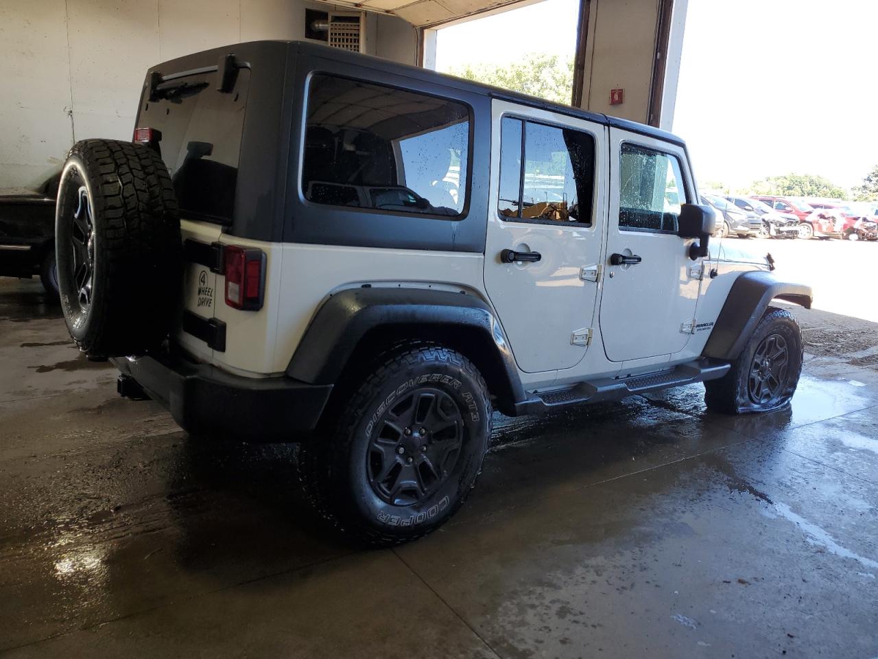 Photo 2 VIN: 1C4BJWDG6FL660860 - JEEP WRANGLER 