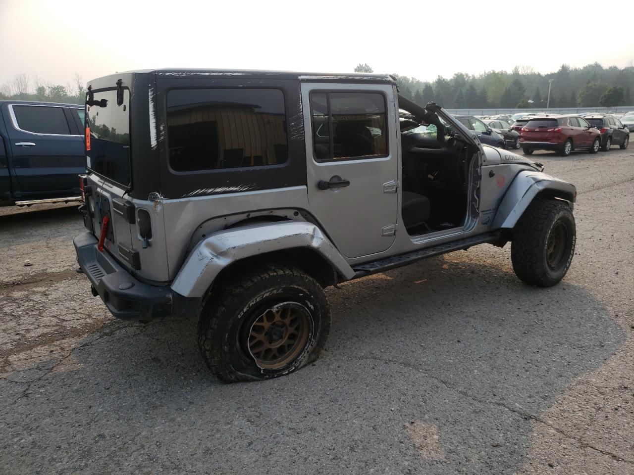 Photo 2 VIN: 1C4BJWDG6JL898703 - JEEP WRANGLER 