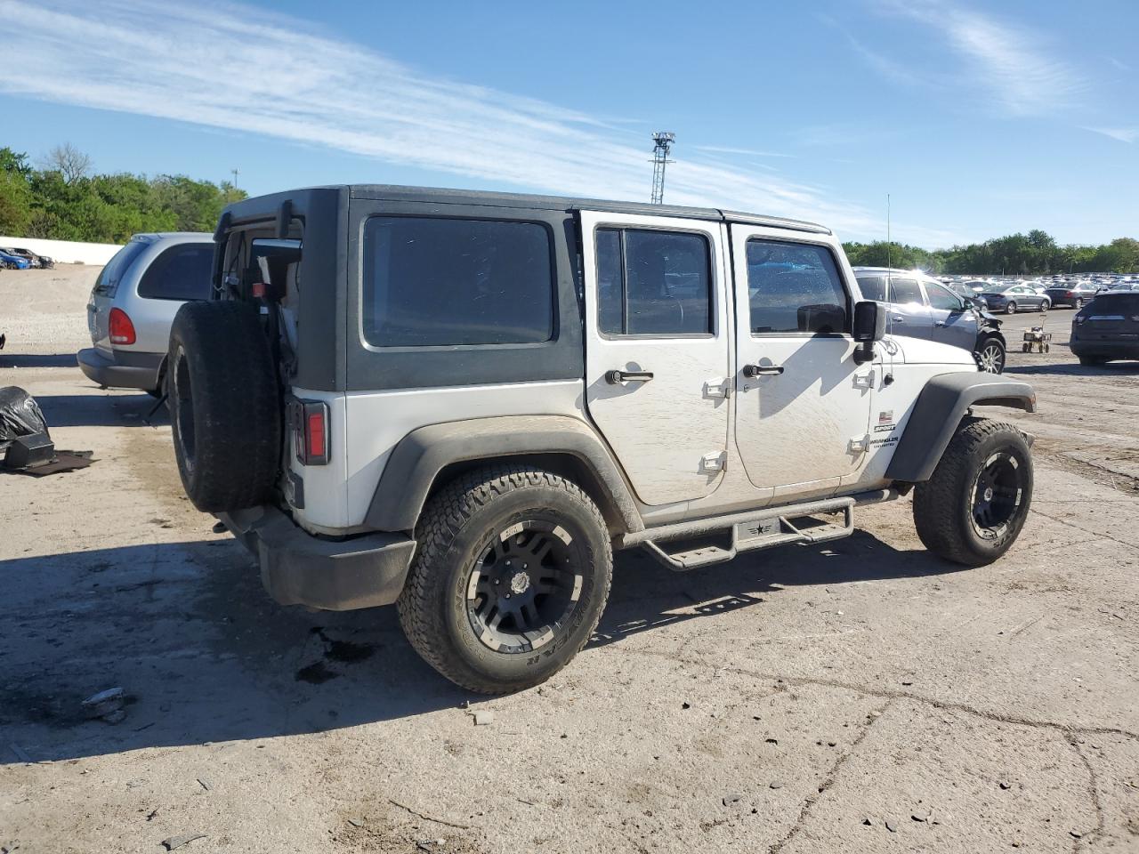 Photo 2 VIN: 1C4BJWDG7DL688180 - JEEP WRANGLER 