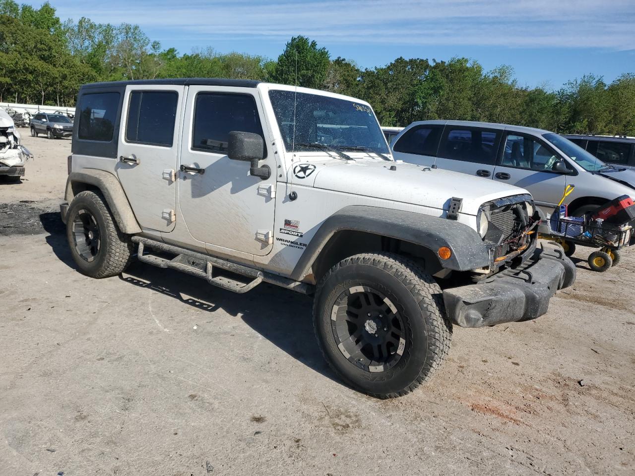 Photo 3 VIN: 1C4BJWDG7DL688180 - JEEP WRANGLER 