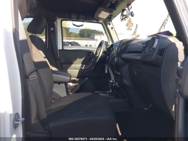 Photo 4 VIN: 1C4BJWDG7EL317389 - JEEP WRANGLER UNLIMITED 