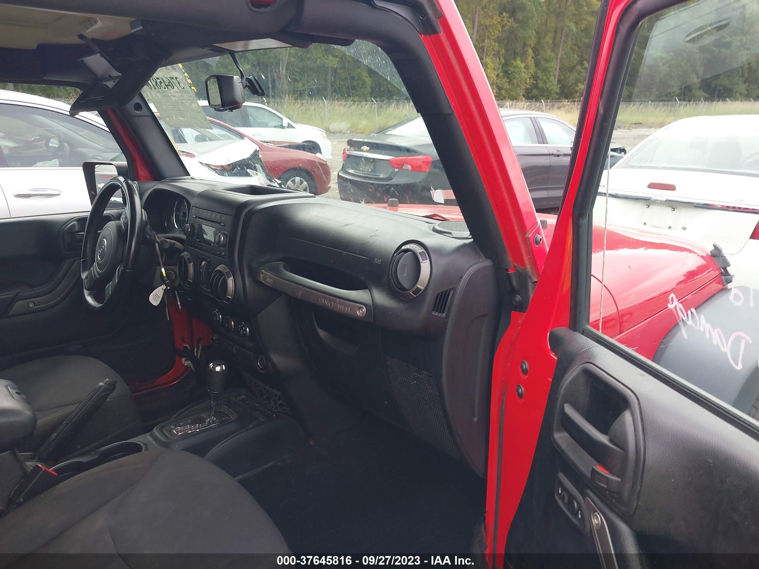 Photo 4 VIN: 1C4BJWDG7JL882980 - JEEP WRANGLER 