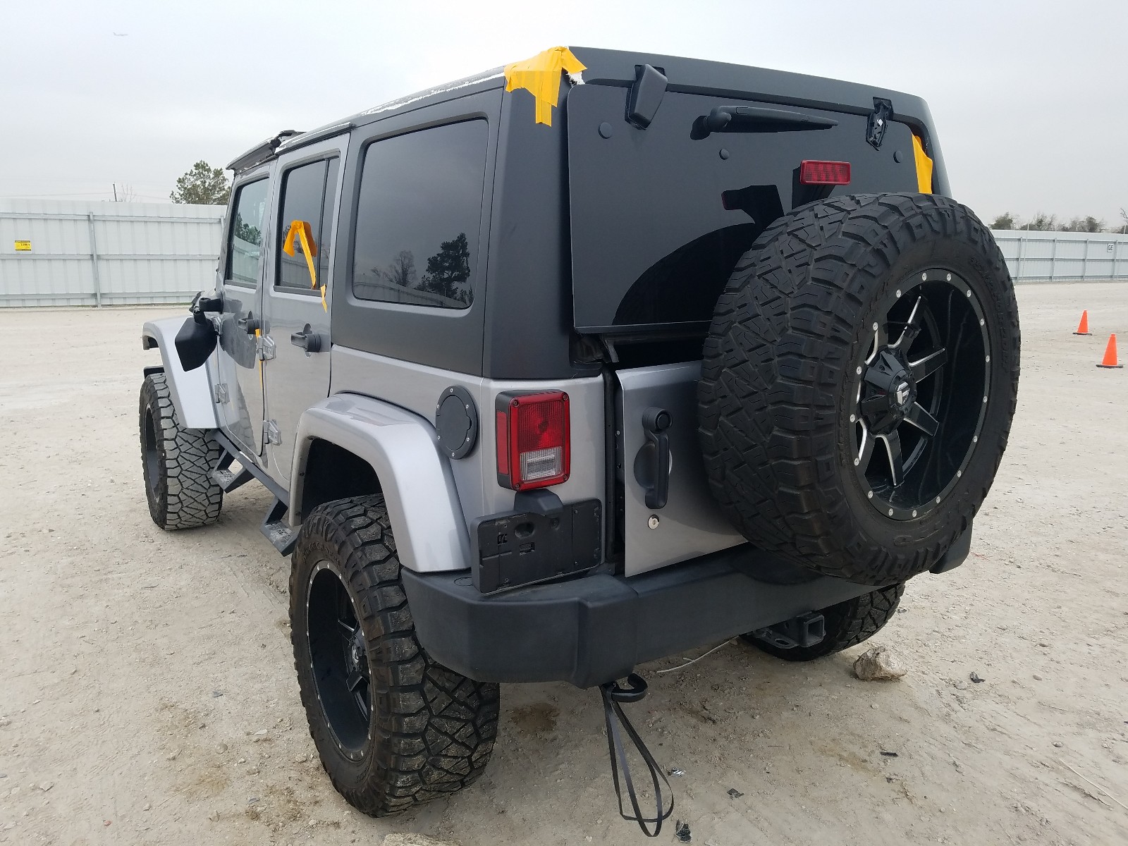 Photo 2 VIN: 1C4BJWDG8HL704604 - JEEP WRANGLER U 