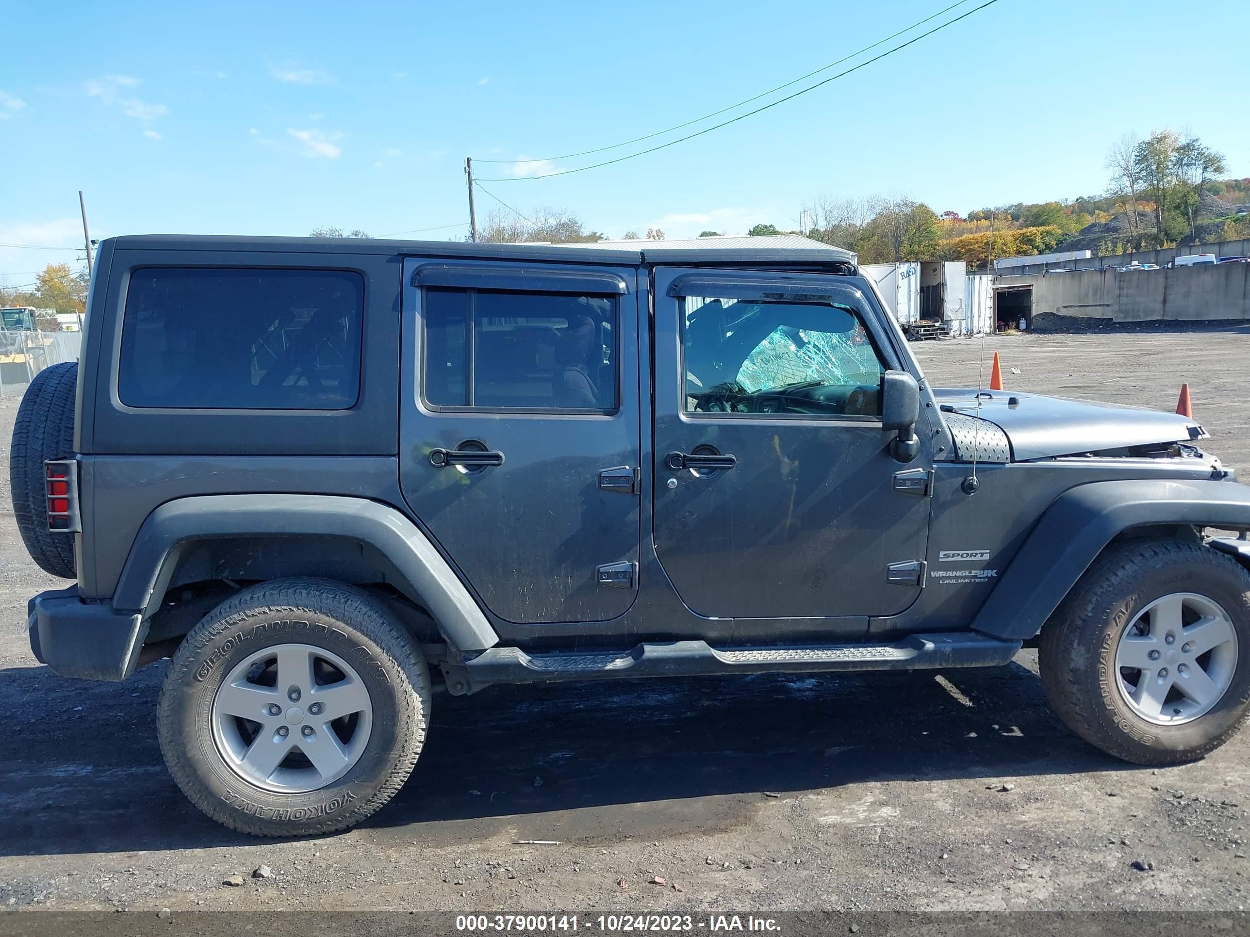 Photo 12 VIN: 1C4BJWDG8JL926629 - JEEP WRANGLER 