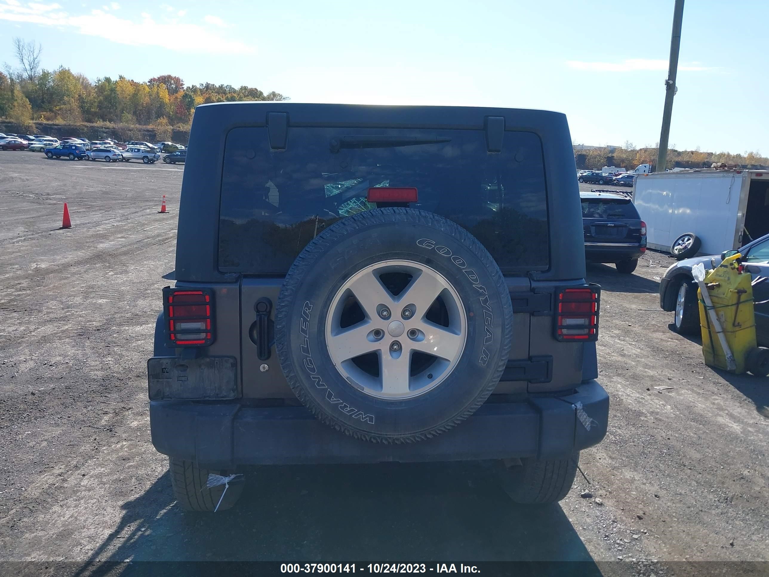 Photo 15 VIN: 1C4BJWDG8JL926629 - JEEP WRANGLER 