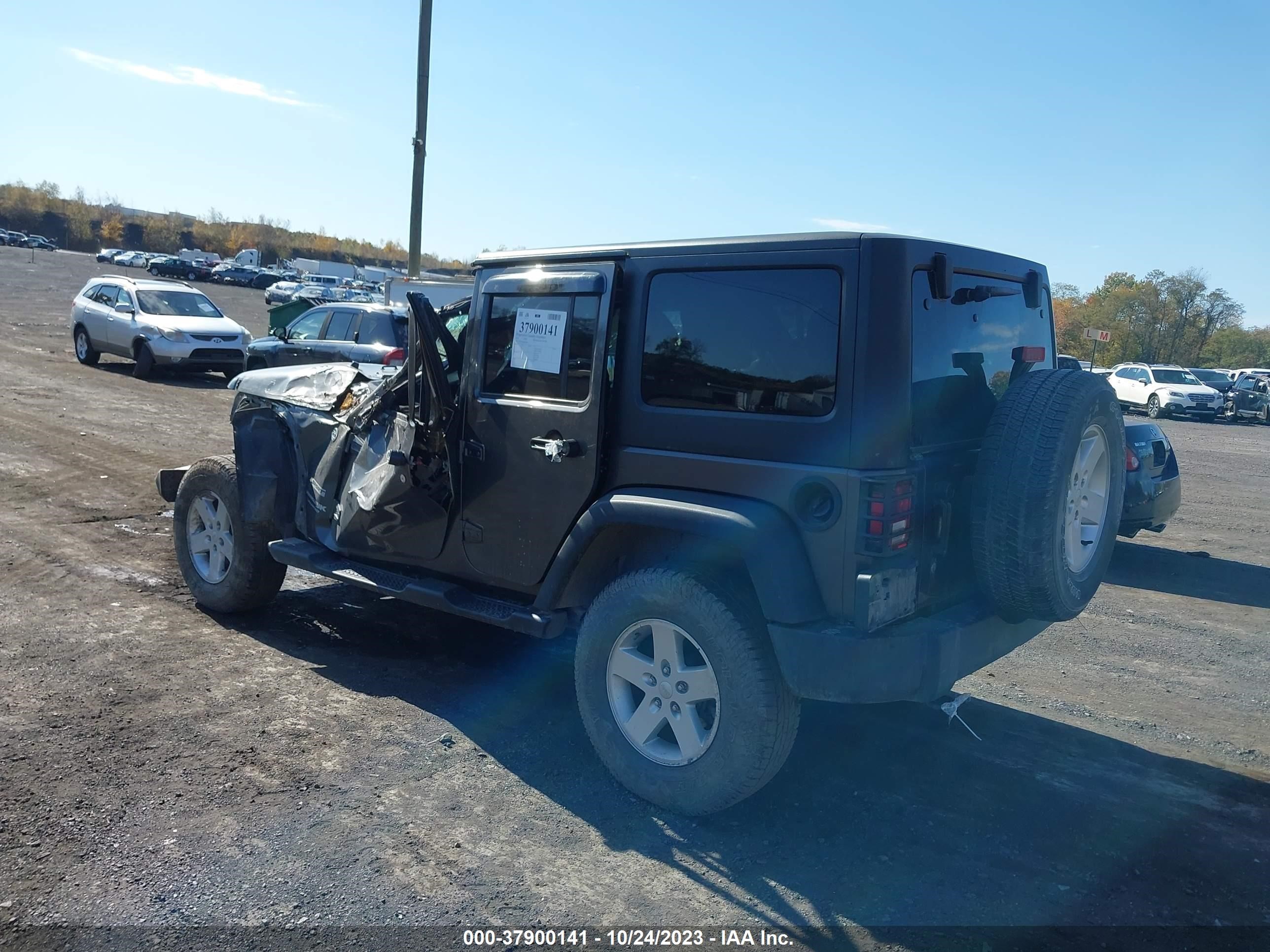 Photo 2 VIN: 1C4BJWDG8JL926629 - JEEP WRANGLER 