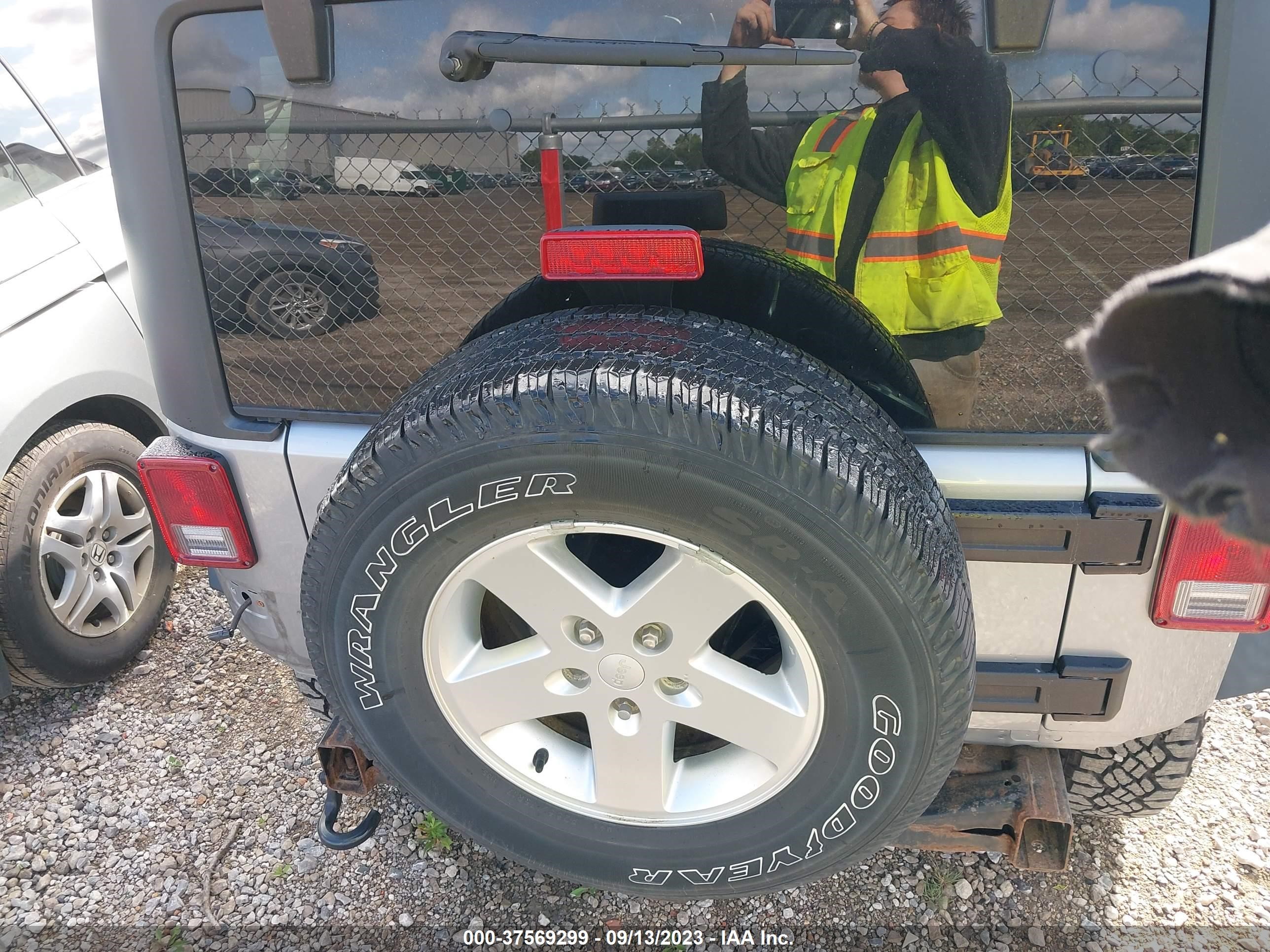 Photo 15 VIN: 1C4BJWDG9DL634573 - JEEP WRANGLER 