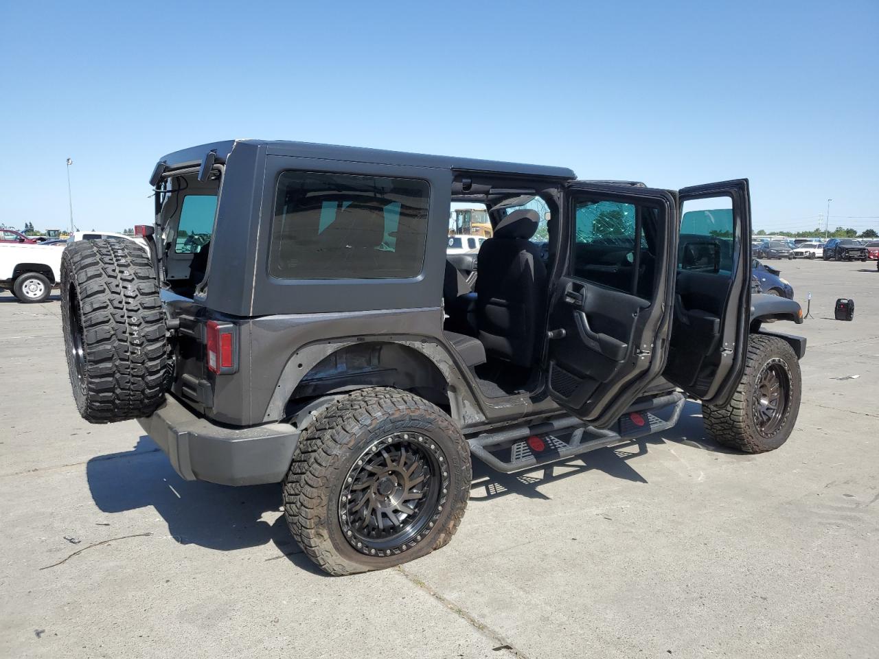 Photo 2 VIN: 1C4BJWDG9JL831027 - JEEP WRANGLER 