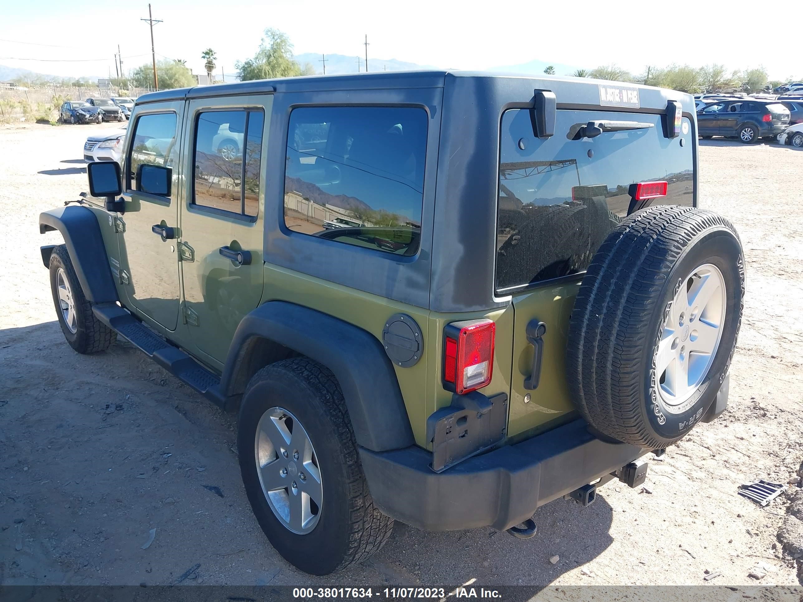 Photo 2 VIN: 1C4BJWDGXDL543814 - JEEP WRANGLER 