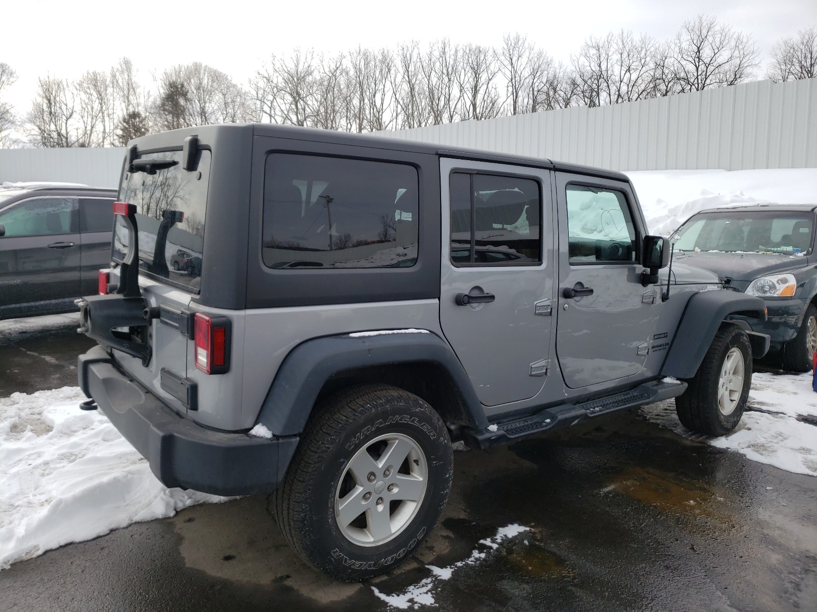 Photo 3 VIN: 1C4BJWDGXFL765899 - JEEP WRANGLER U 