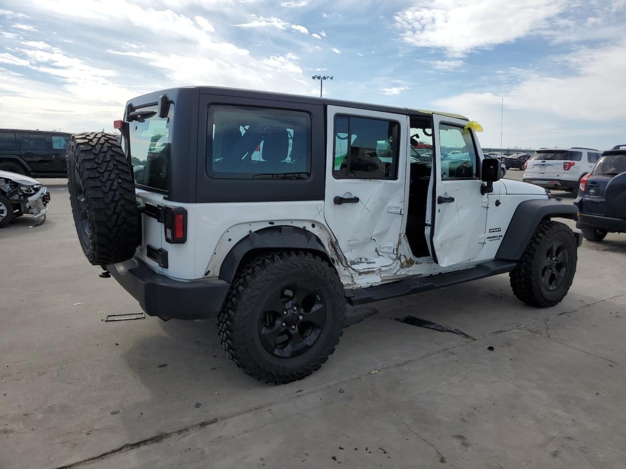 Photo 2 VIN: 1C4BJWDGXGL140355 - JEEP WRANGLER 