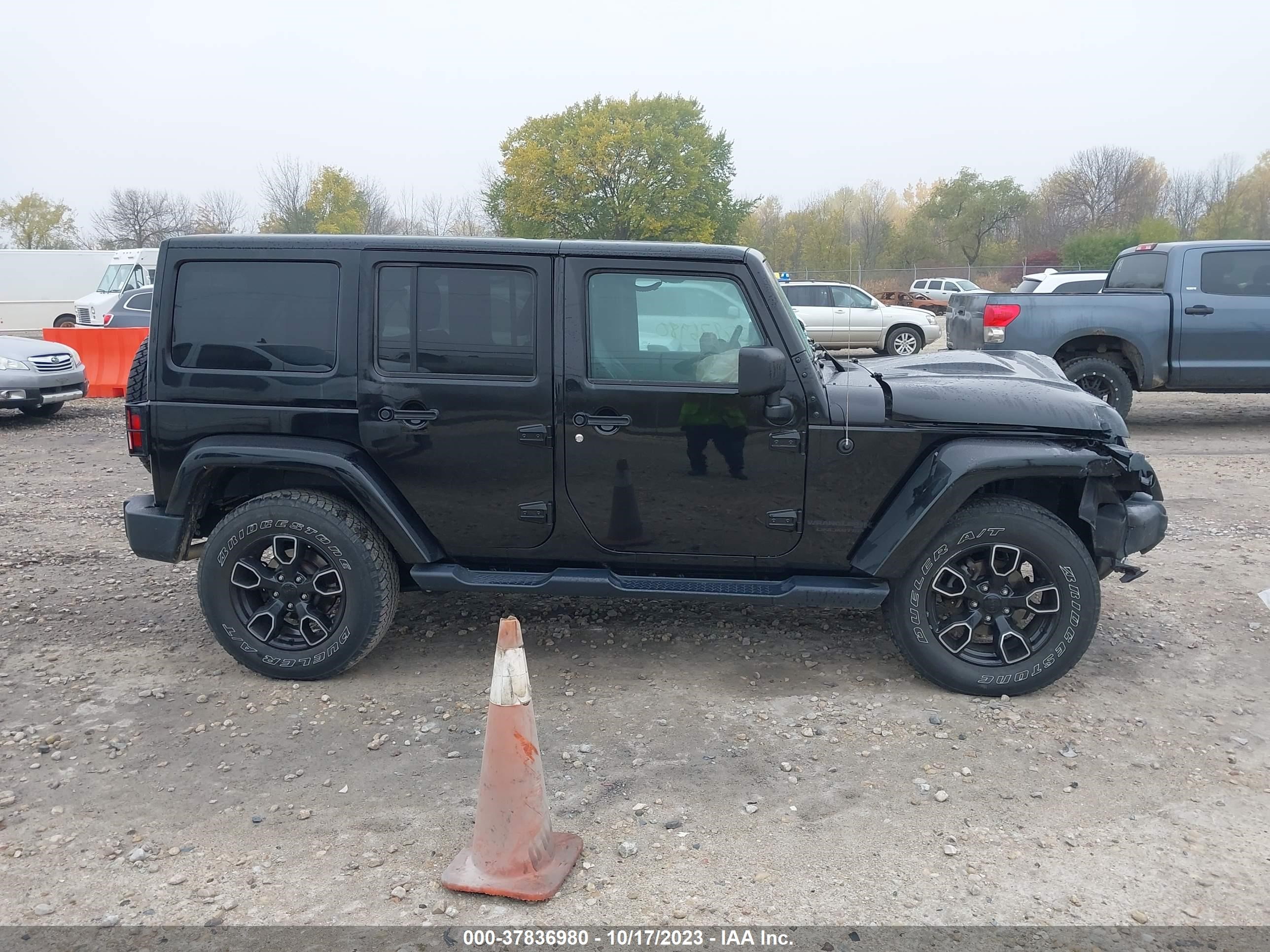 Photo 12 VIN: 1C4BJWEG2JL821518 - JEEP WRANGLER 