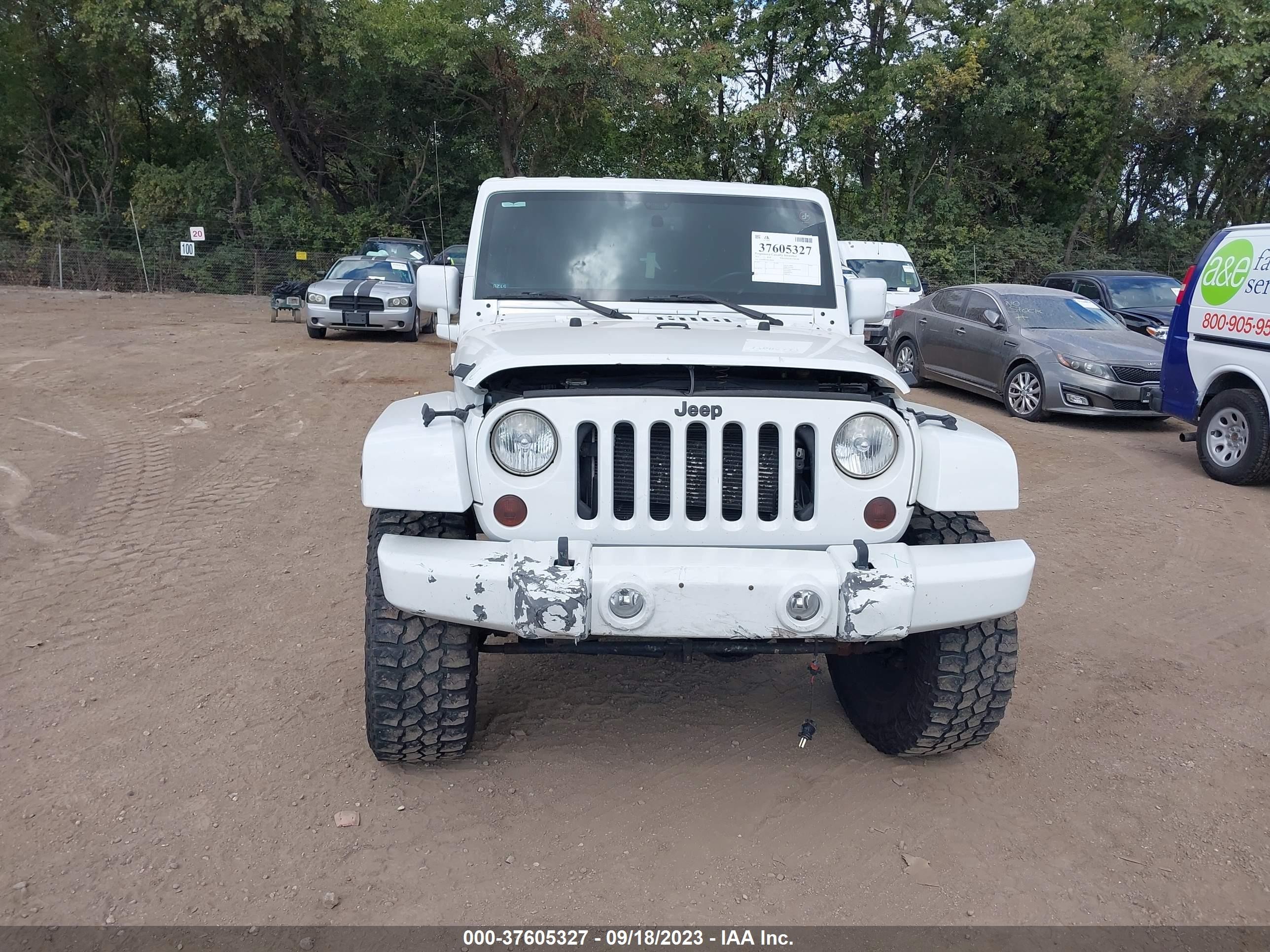 Photo 11 VIN: 1C4BJWEG4DL588164 - JEEP WRANGLER 