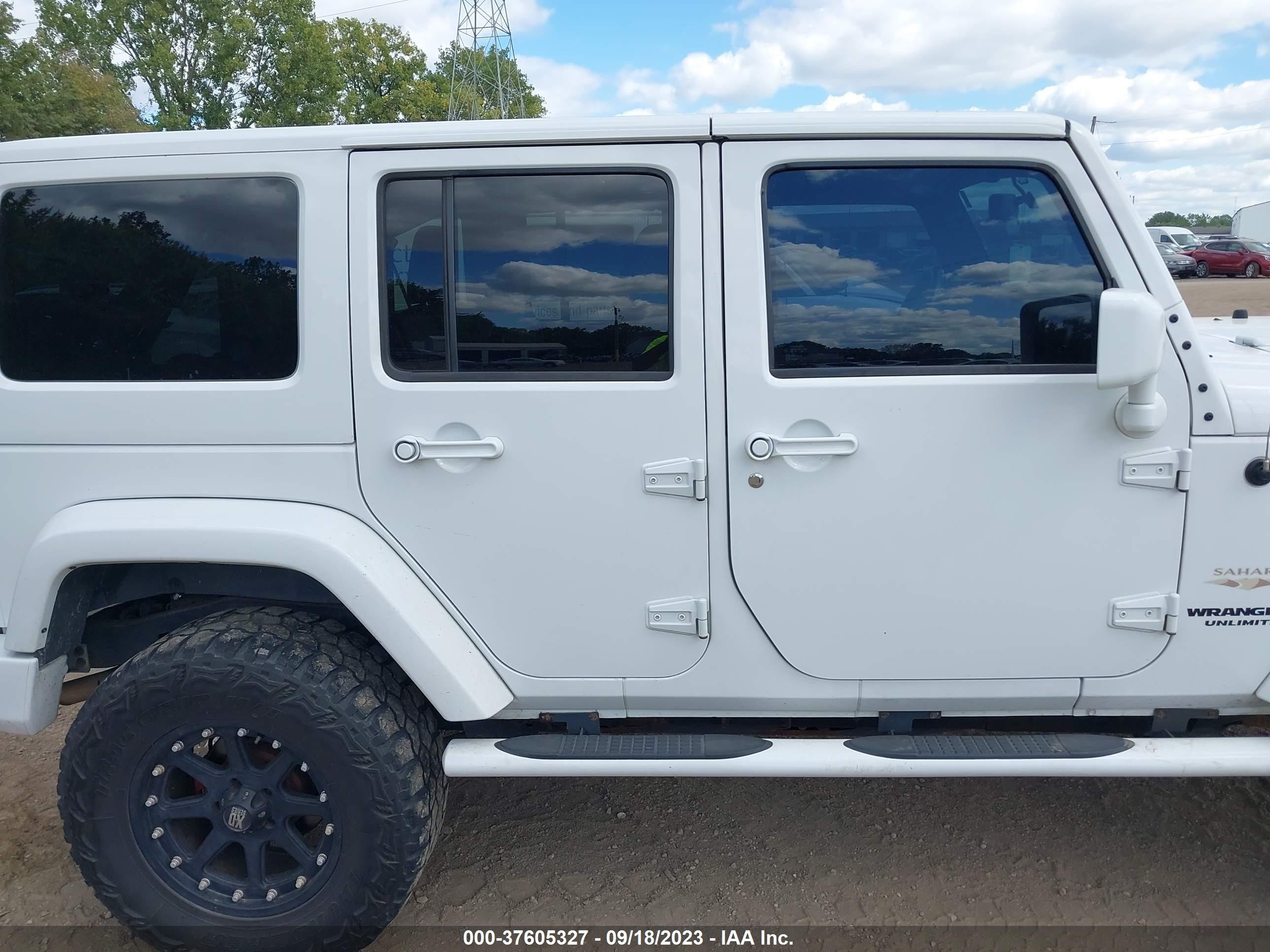 Photo 12 VIN: 1C4BJWEG4DL588164 - JEEP WRANGLER 