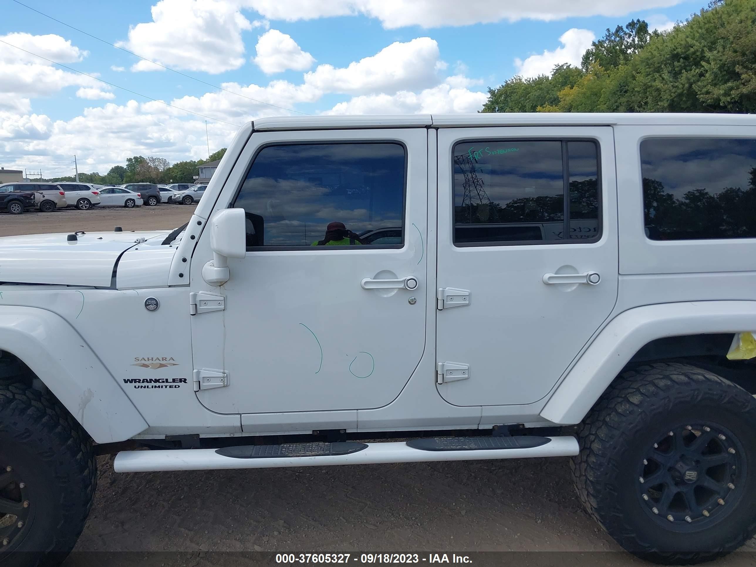 Photo 13 VIN: 1C4BJWEG4DL588164 - JEEP WRANGLER 