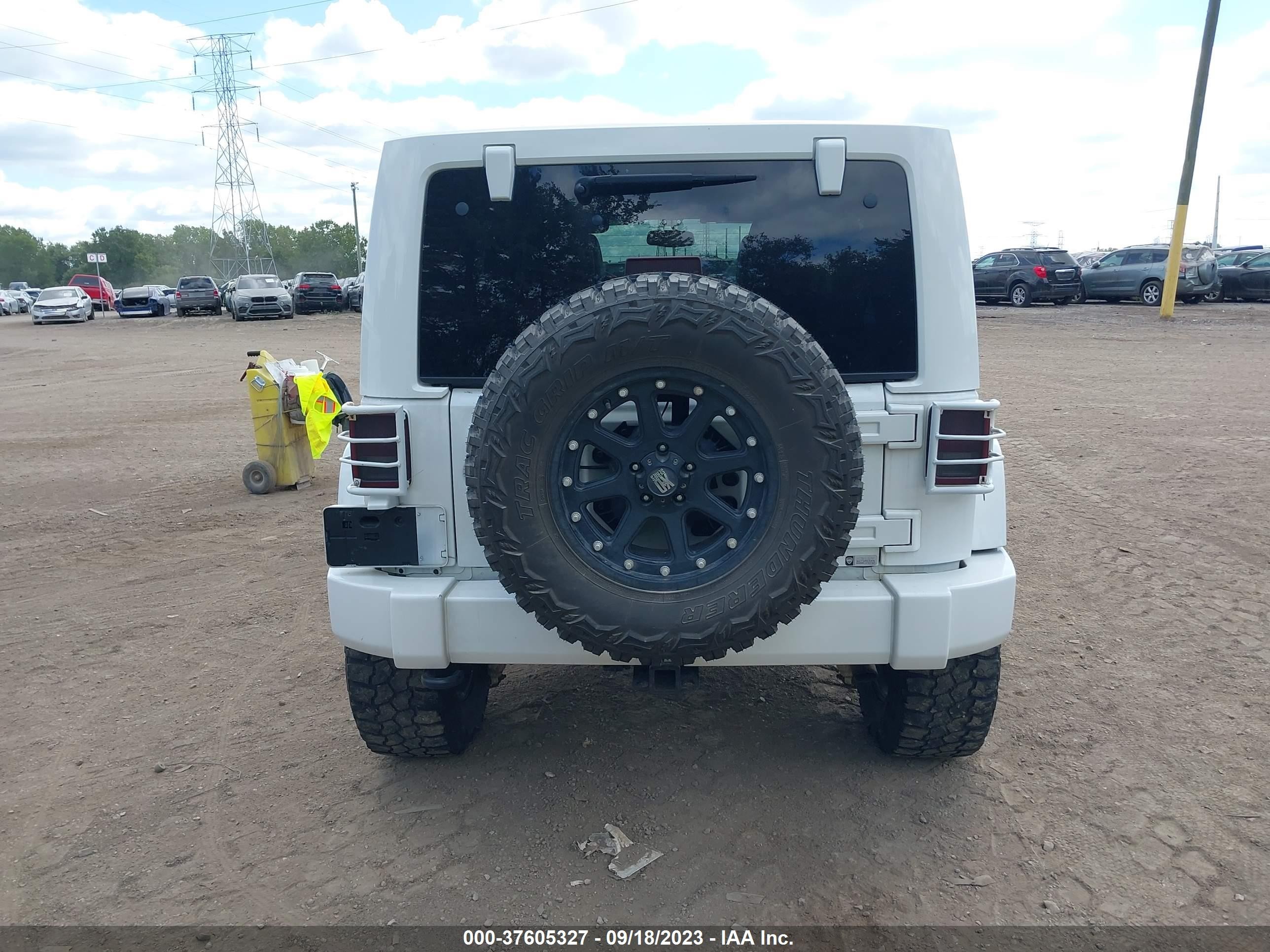 Photo 15 VIN: 1C4BJWEG4DL588164 - JEEP WRANGLER 