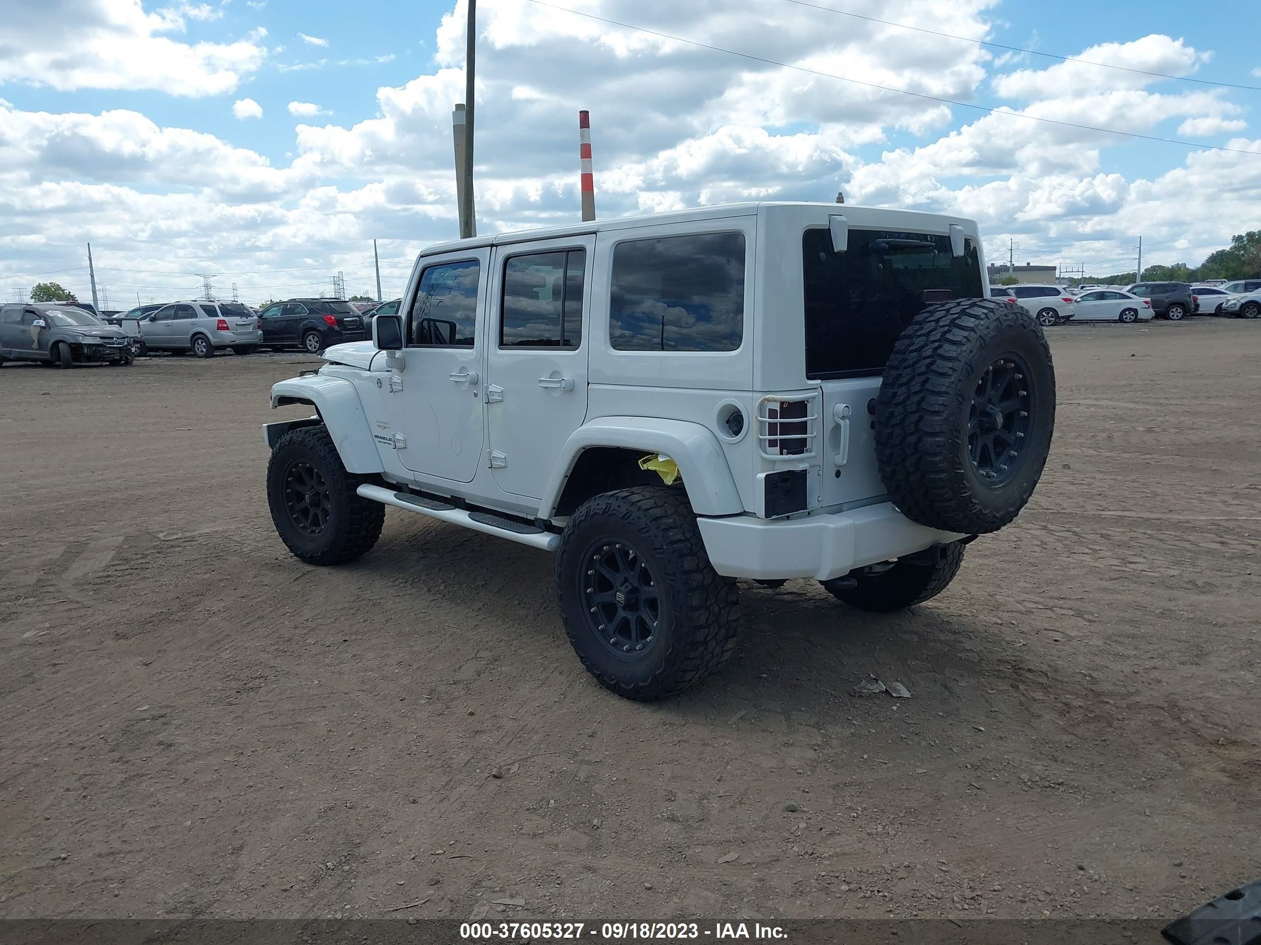 Photo 2 VIN: 1C4BJWEG4DL588164 - JEEP WRANGLER 