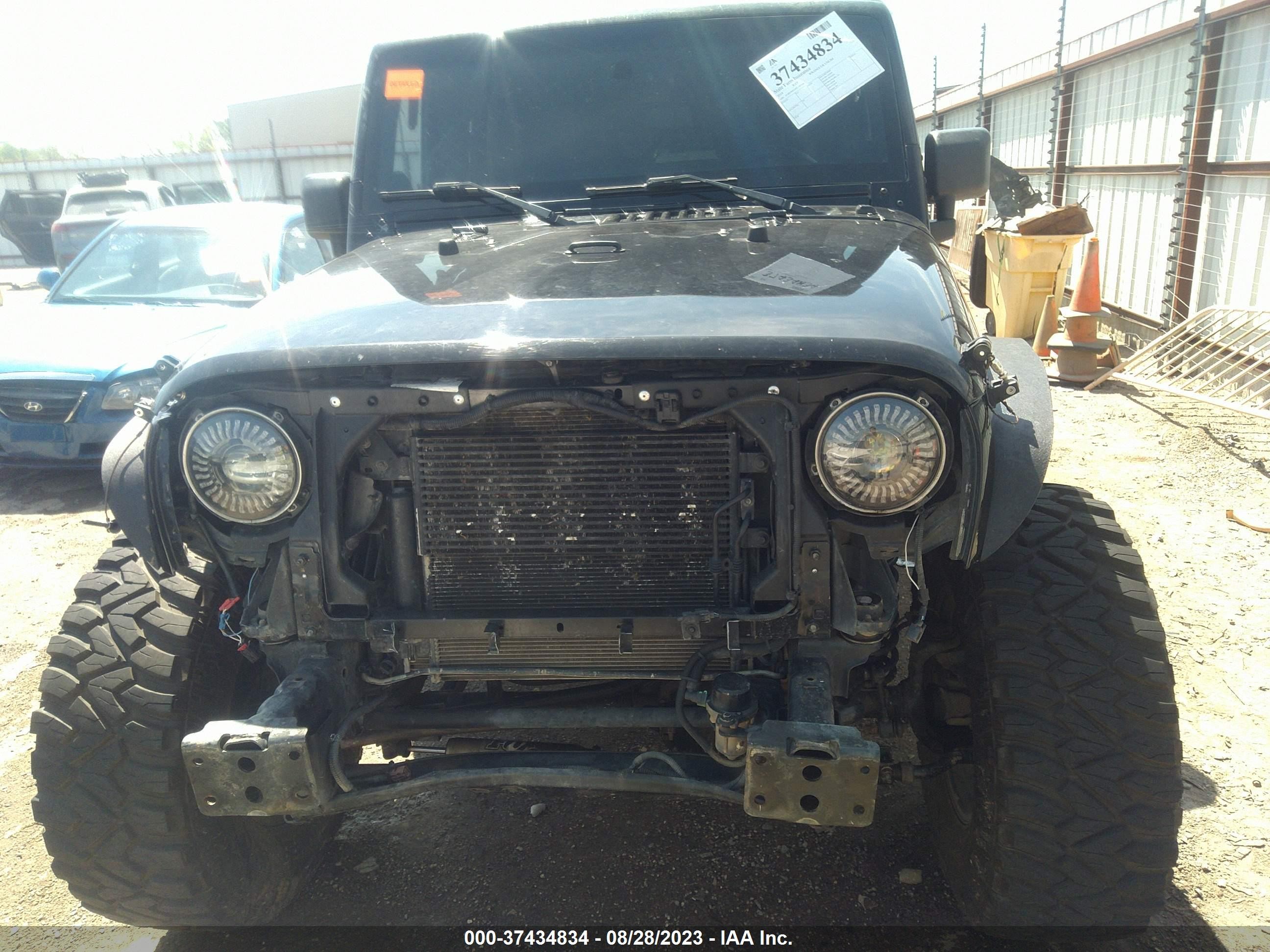 Photo 12 VIN: 1C4BJWEG5EL197249 - JEEP WRANGLER 