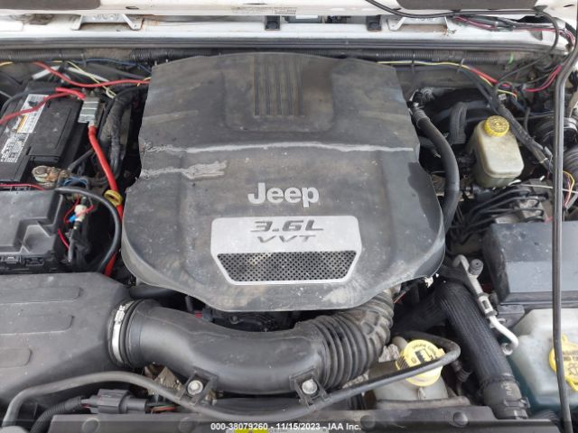 Photo 9 VIN: 1C4BJWEG6DL627076 - JEEP WRANGLER UNLIMITED 