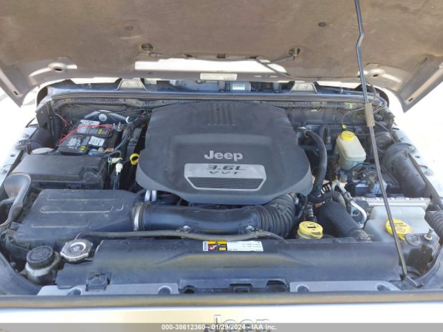 Photo 9 VIN: 1C4BJWEG7DL645263 - JEEP WRANGLER UNLIMITED 