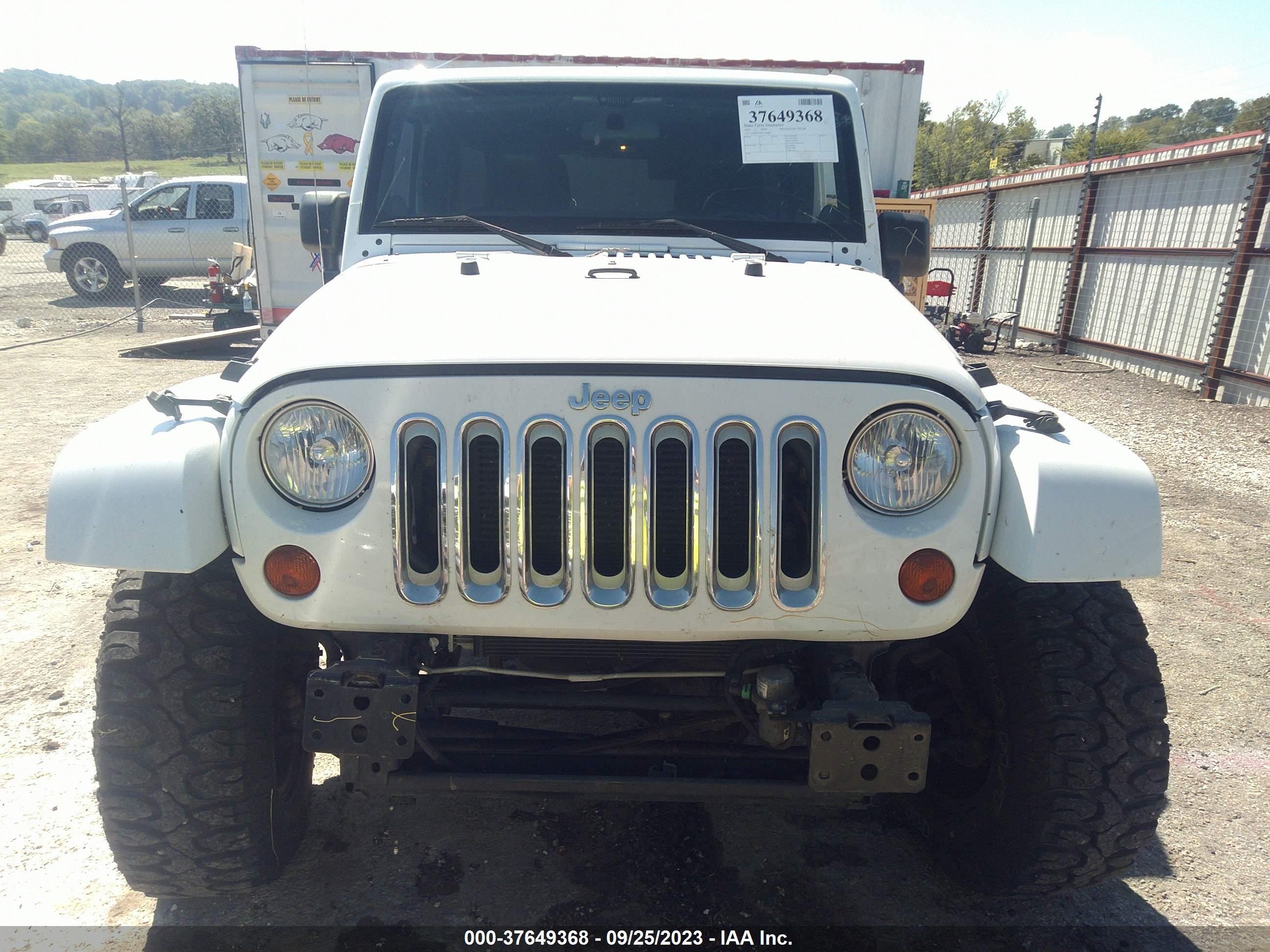 Photo 11 VIN: 1C4BJWEG8CL240883 - JEEP WRANGLER 