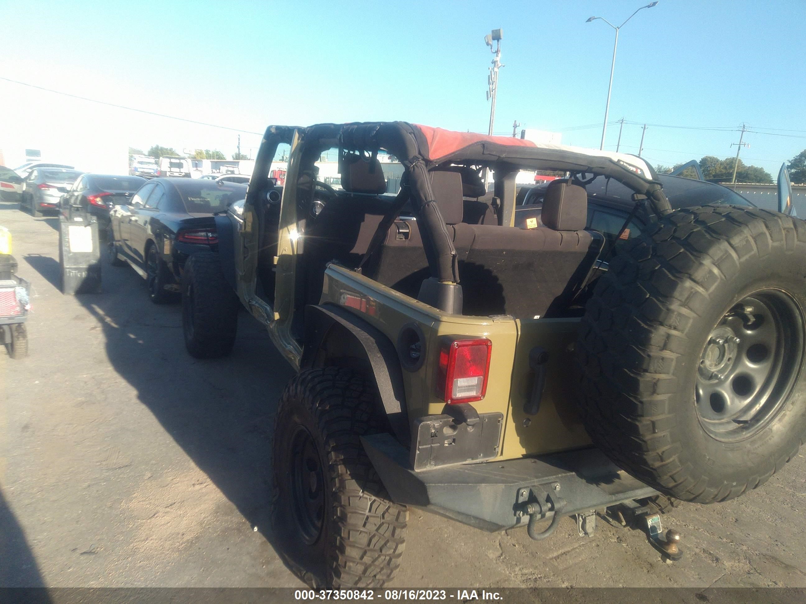 Photo 2 VIN: 1C4BJWFG0DL532673 - JEEP WRANGLER 