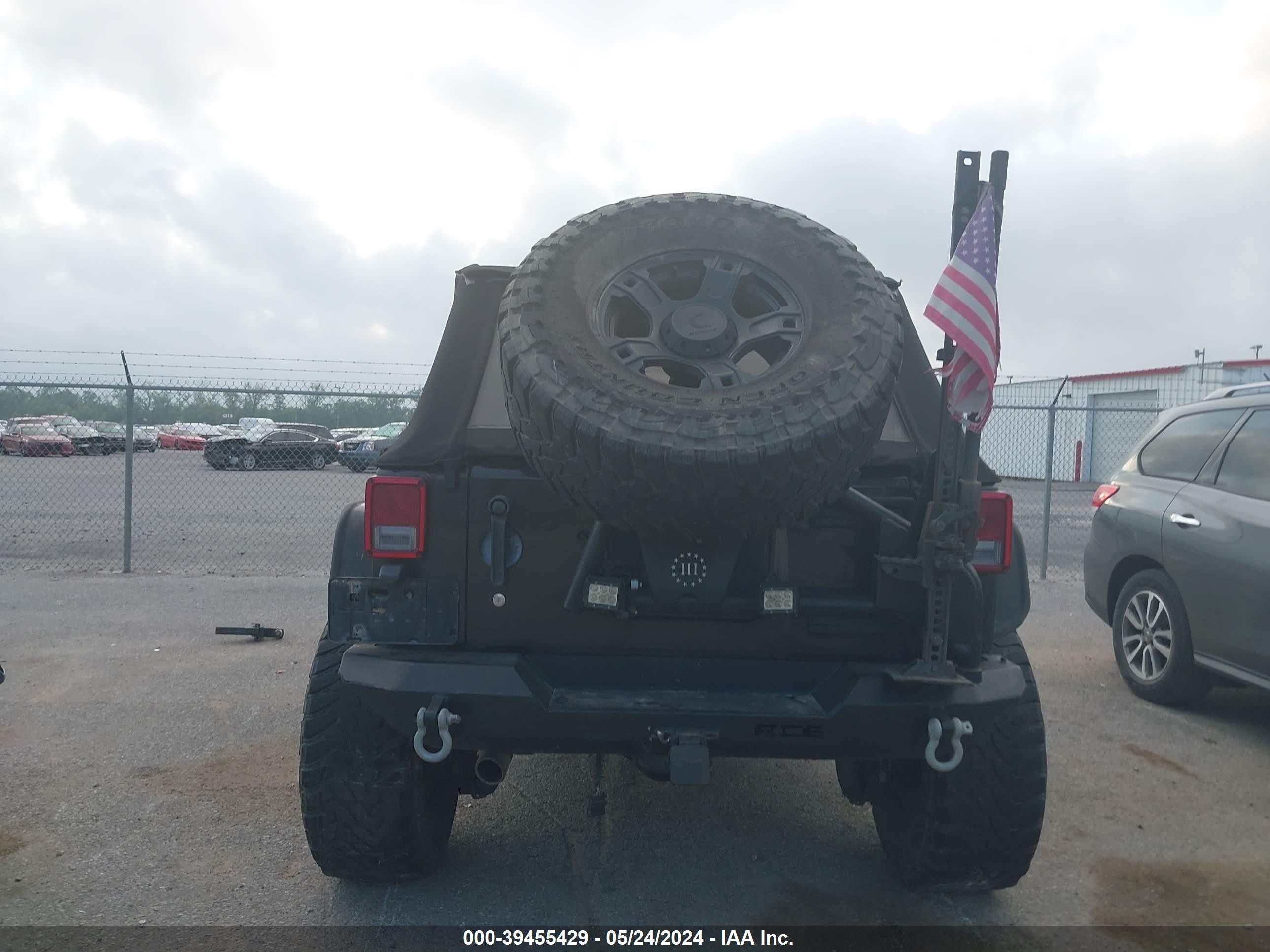 Photo 15 VIN: 1C4BJWFG0DL647449 - JEEP WRANGLER 