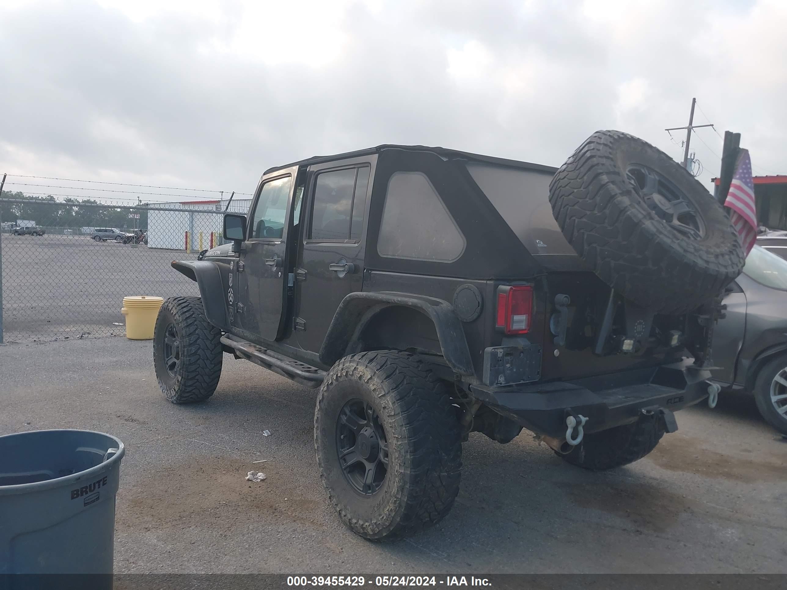 Photo 2 VIN: 1C4BJWFG0DL647449 - JEEP WRANGLER 