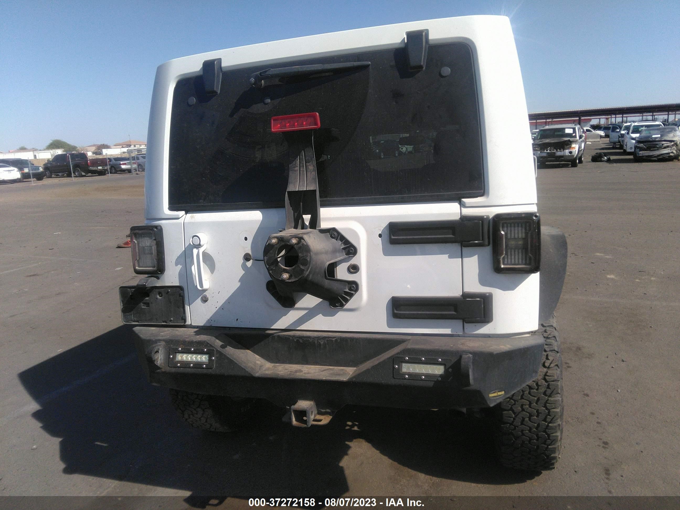 Photo 15 VIN: 1C4BJWFG0EL182902 - JEEP WRANGLER 