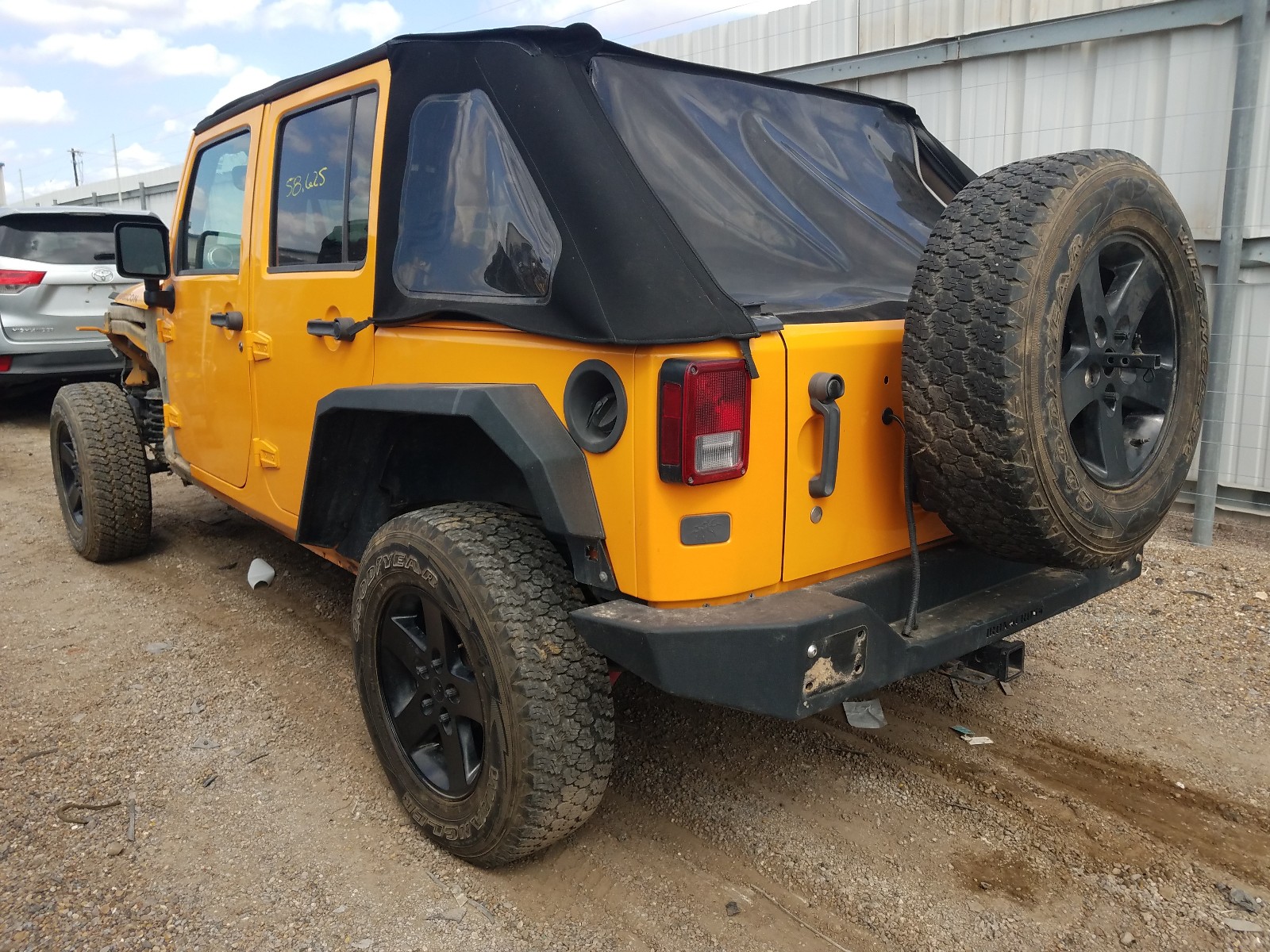 Photo 2 VIN: 1C4BJWFG2DL551113 - JEEP WRANGLER U 