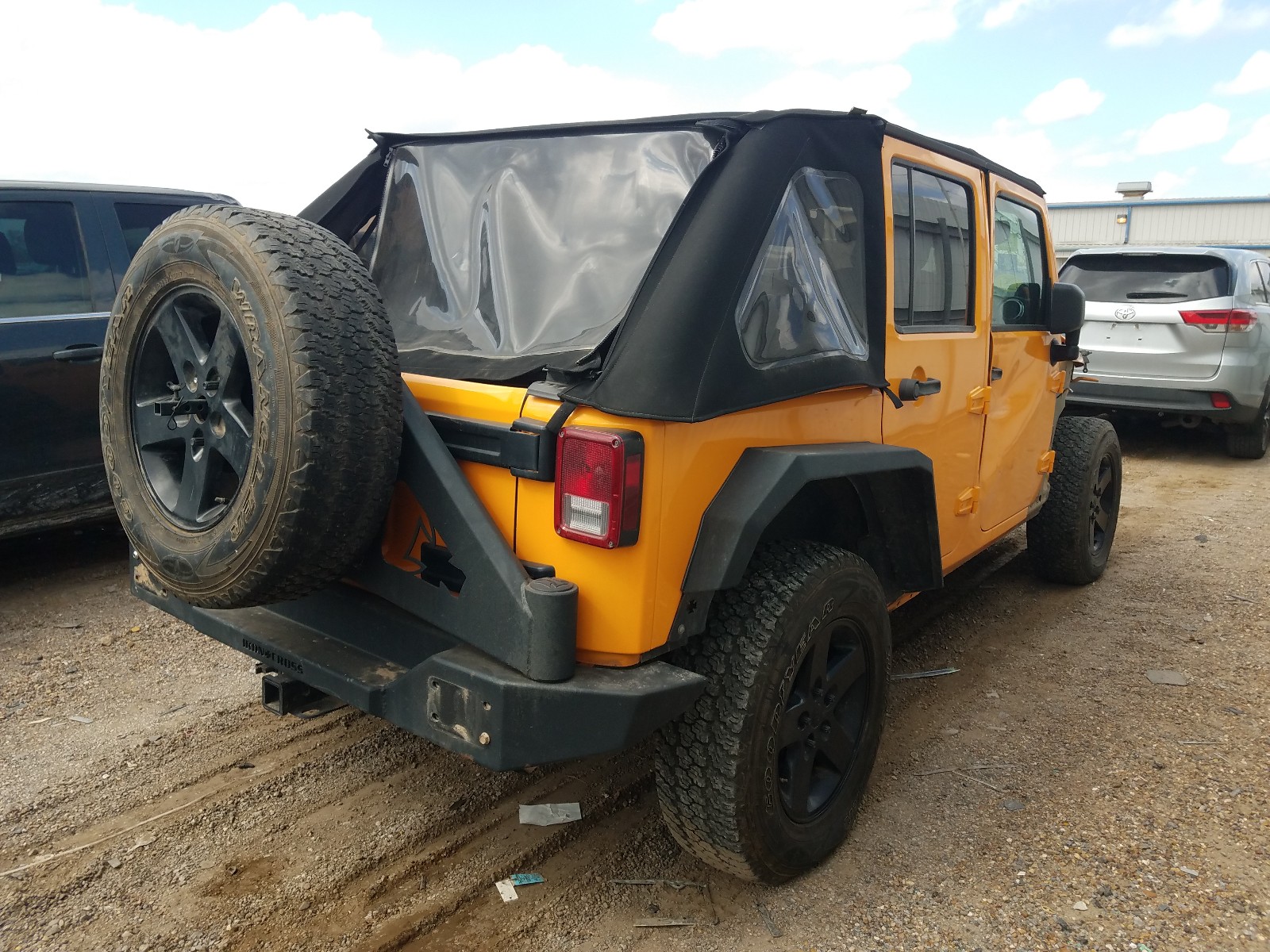 Photo 3 VIN: 1C4BJWFG2DL551113 - JEEP WRANGLER U 