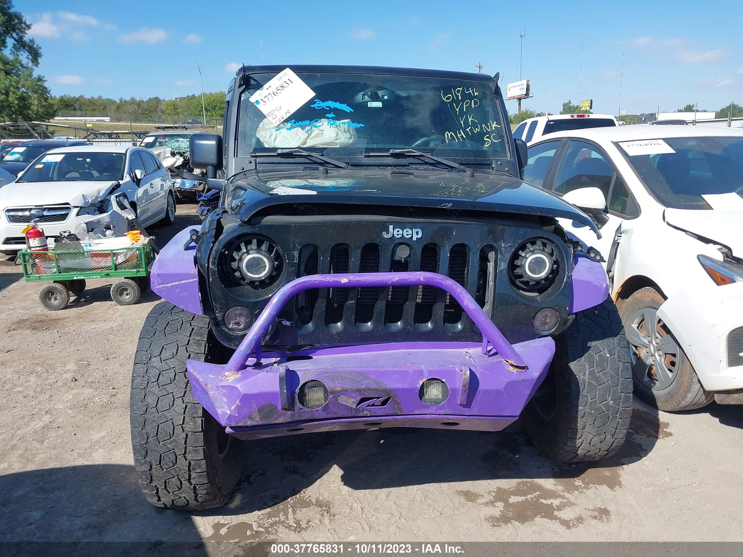 Photo 11 VIN: 1C4BJWFG3EL283951 - JEEP WRANGLER 