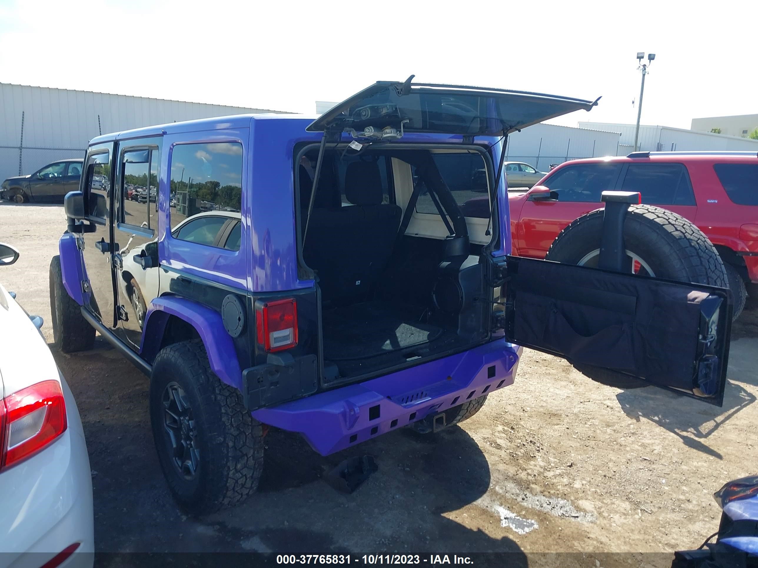 Photo 2 VIN: 1C4BJWFG3EL283951 - JEEP WRANGLER 