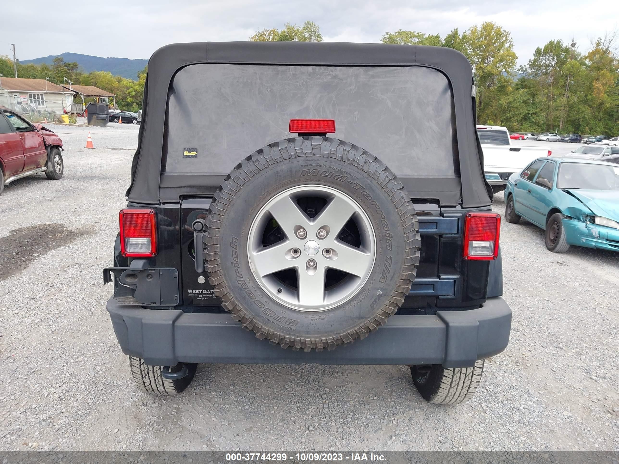 Photo 16 VIN: 1C4BJWFG4CL276715 - JEEP WRANGLER 