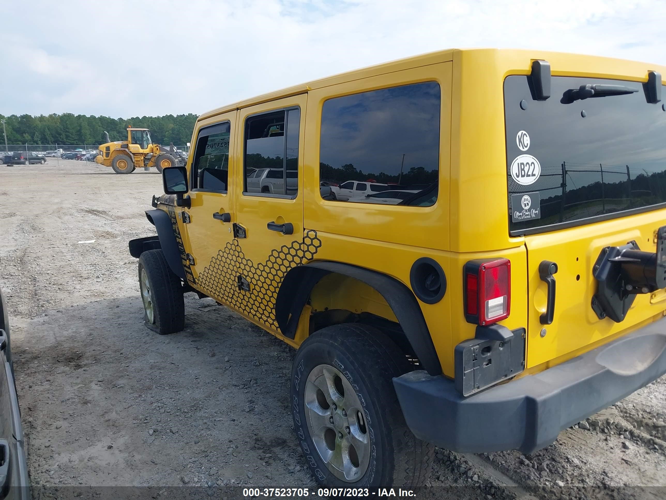 Photo 2 VIN: 1C4BJWFG8FL605310 - JEEP WRANGLER 