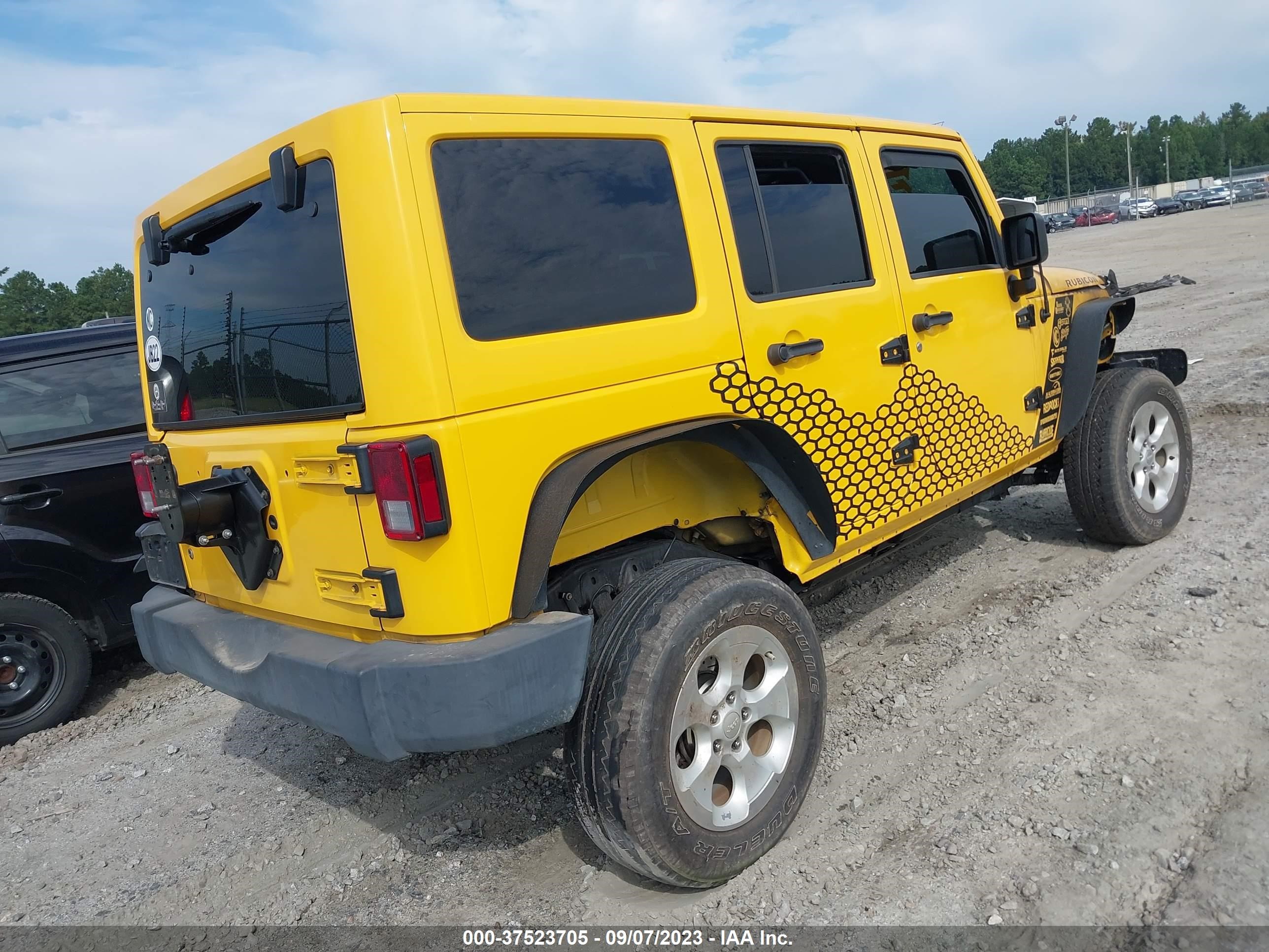 Photo 3 VIN: 1C4BJWFG8FL605310 - JEEP WRANGLER 