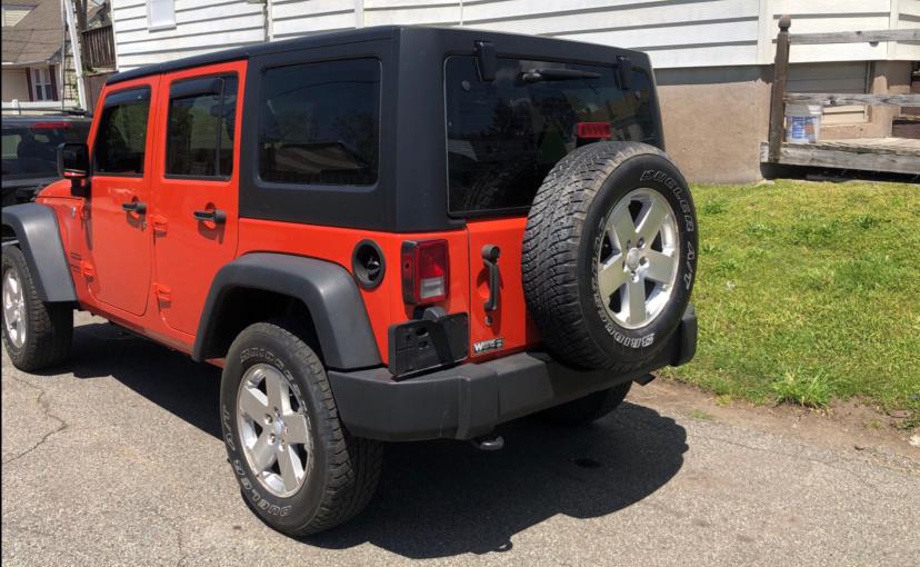 Photo 2 VIN: 1C4BJWKGXFL630926 - JEEP WRANGLER U 