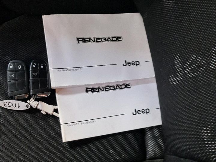 Photo 9 VIN: 1C4BU0000FPB42864 - JEEP RENEGADE 