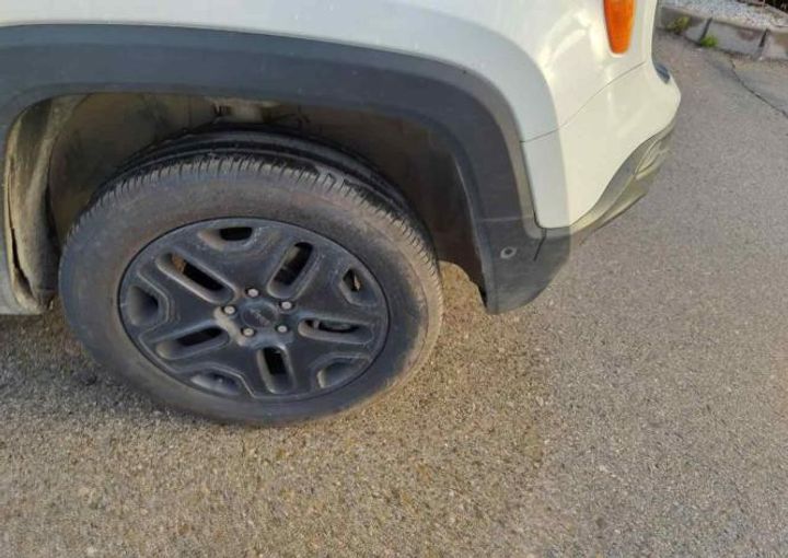 Photo 5 VIN: 1C4BU0000JPH37068 - JEEP RENEGADE 