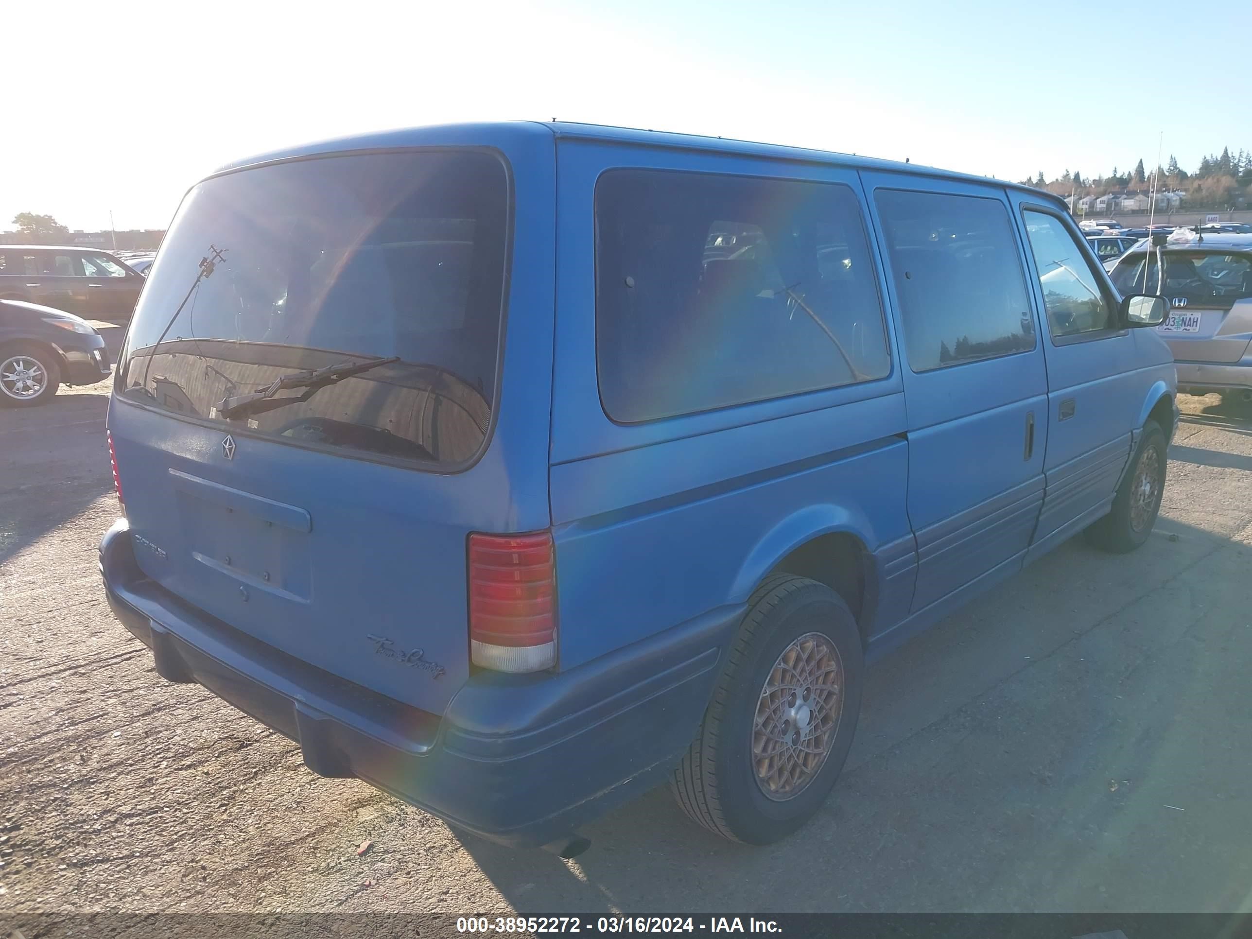 Photo 3 VIN: 1C4GH54LXSX545528 - CHRYSLER TOWN & COUNTRY 