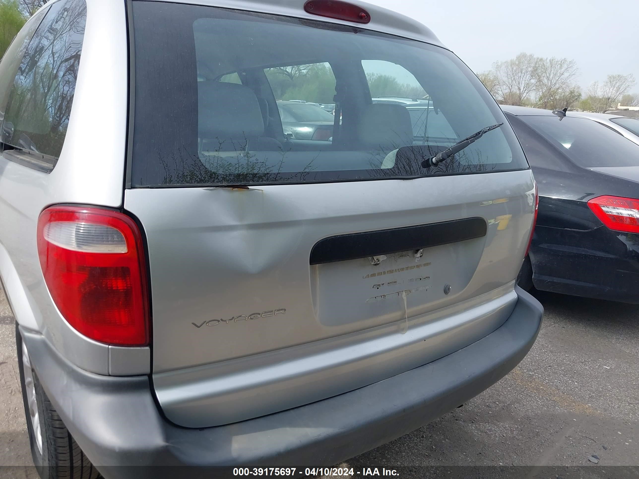 Photo 5 VIN: 1C4GJ25B81B120829 - CHRYSLER VOYAGER 