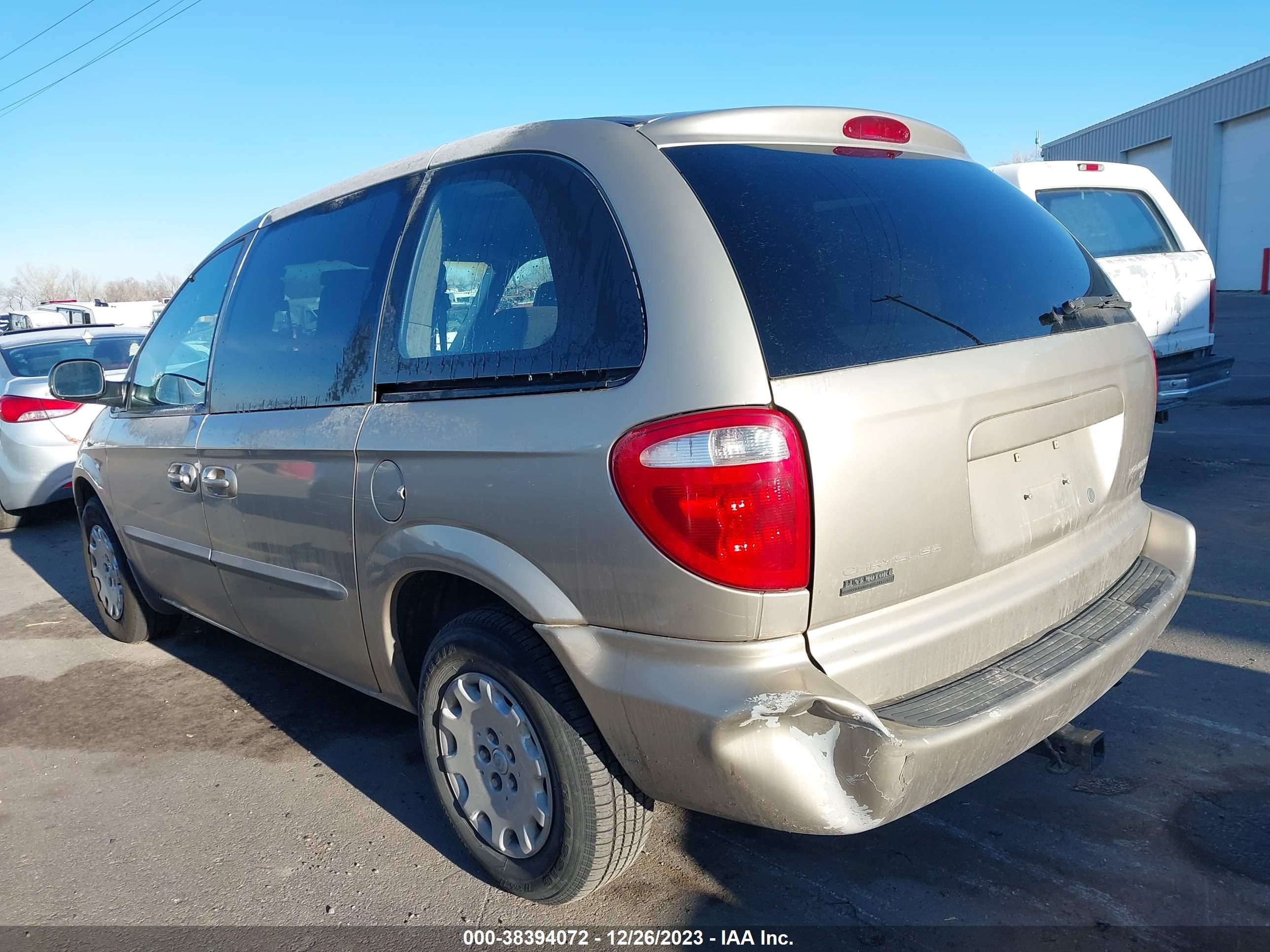 Photo 2 VIN: 1C4GJ45382B630717 - CHRYSLER VOYAGER 