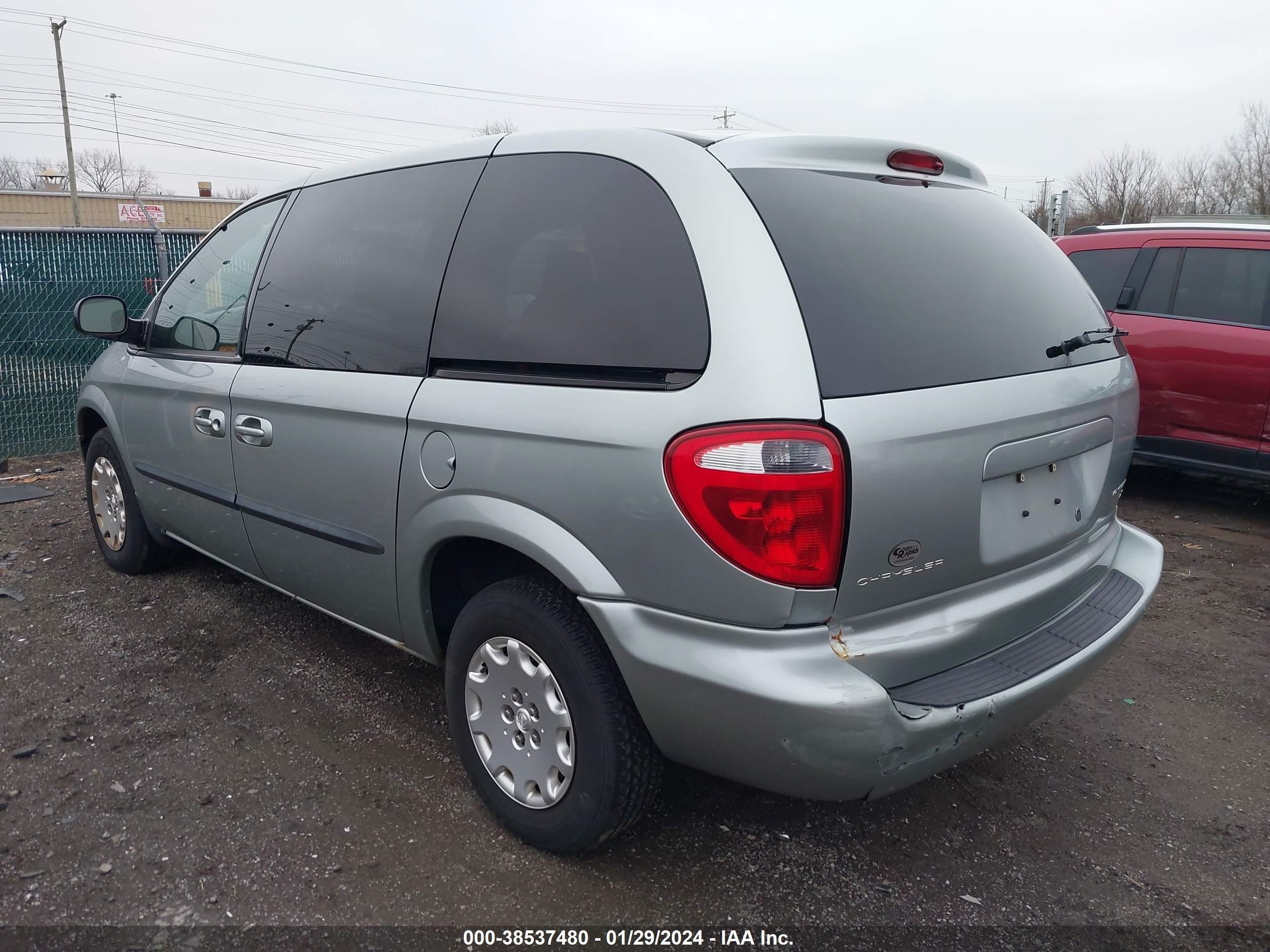 Photo 2 VIN: 1C4GJ453X3B170784 - CHRYSLER VOYAGER 