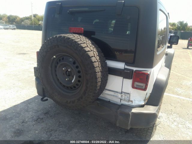 Photo 5 VIN: 1C4GJWAG0JL929115 - JEEP WRANGLER JK 