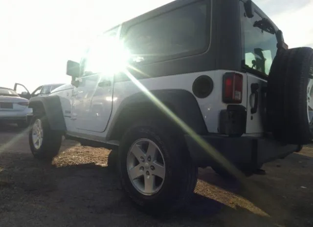 Photo 2 VIN: 1C4GJWAG3JL929089 - JEEP WRANGLER JK 