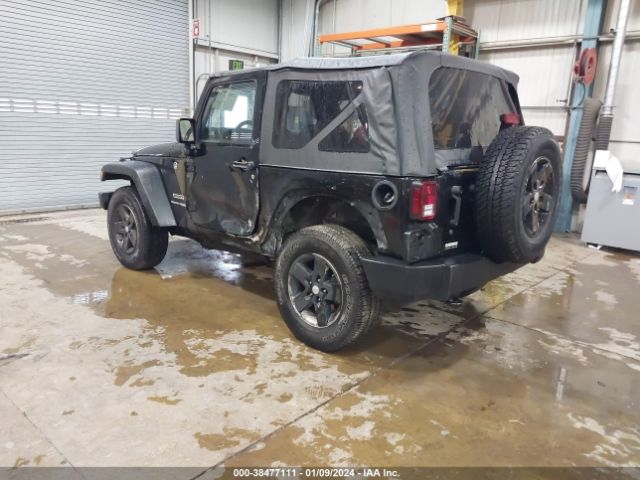 Photo 2 VIN: 1C4GJWAGXJL921099 - JEEP WRANGLER JK 