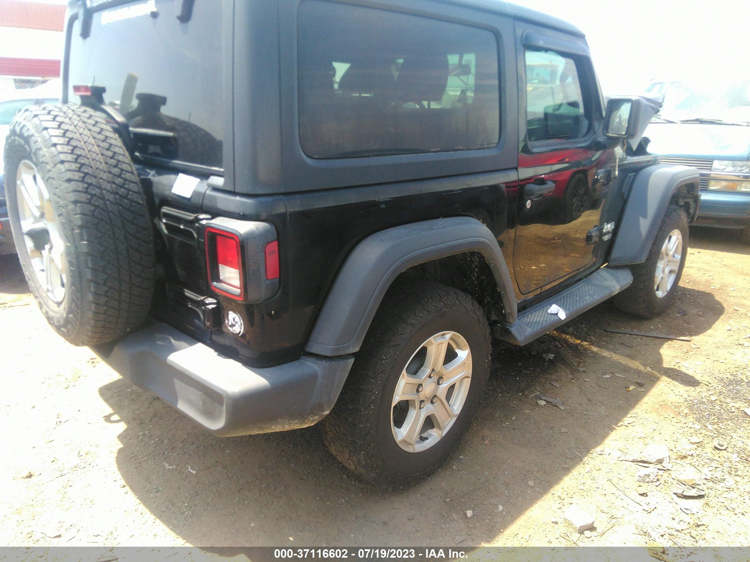 Photo 3 VIN: 1C4GJXAG4JW276602 - JEEP WRANGLER 